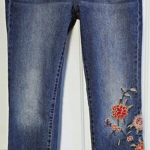 NWT Womens NY&Co Soho Straight Leg Jeans Flower Embroidery Size6